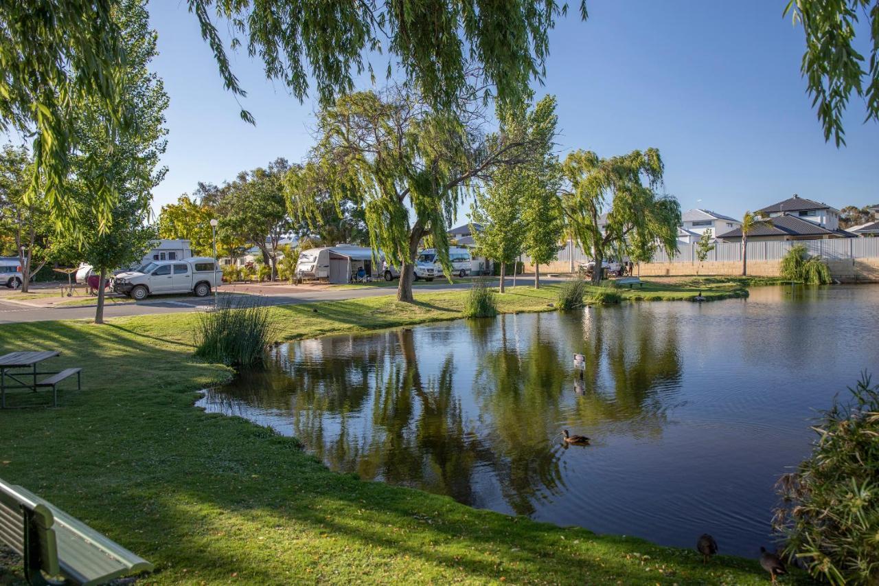 Karrinyup Waters Resort Perth Bagian luar foto