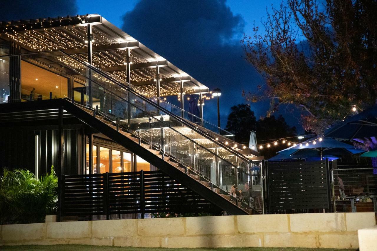 Karrinyup Waters Resort Perth Bagian luar foto