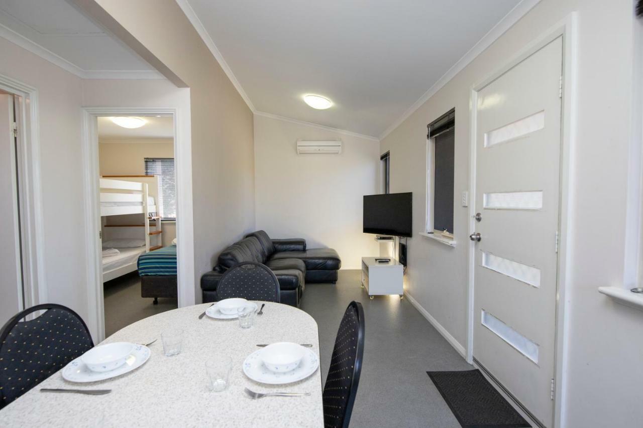 Karrinyup Waters Resort Perth Bagian luar foto